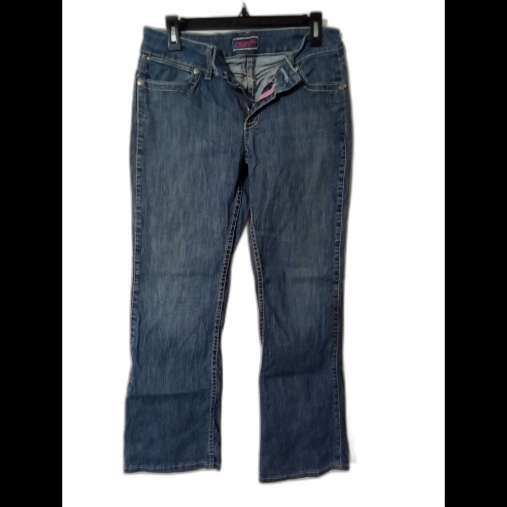 Wrangler Women’s Boot Cut Leg Jeans Medium Wash Size 7/8 Stretch